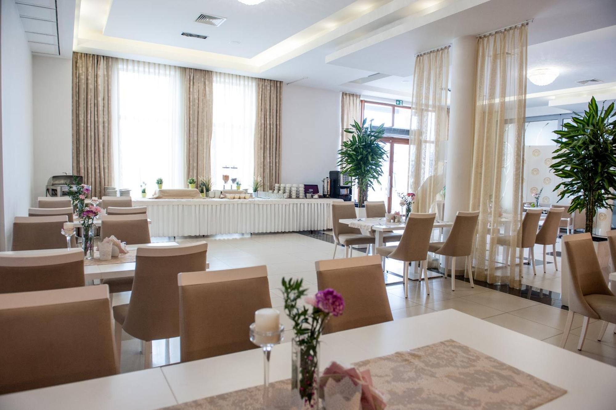 Hotel Aleksandria Седльце Екстер'єр фото